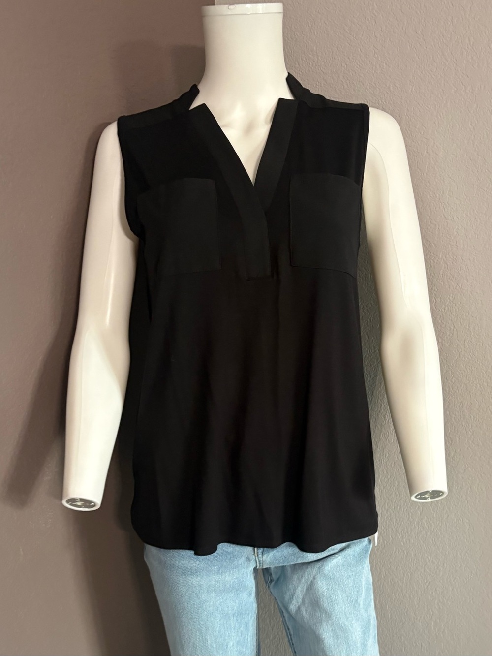 Cable & Gauge Black V-Notch Sleeveless Tank
